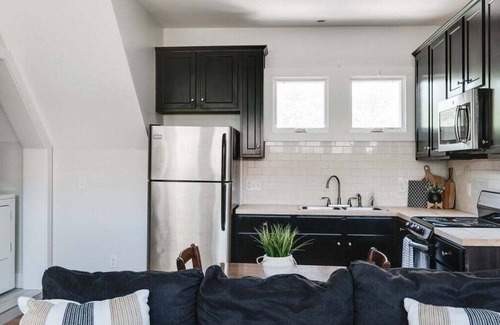 Eastwood Apartamento | East Nash Hideaway ~ Close to Everything!