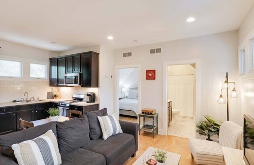 Eastwood Apartamento | East Nash Hideaway ~ Close to Everything!