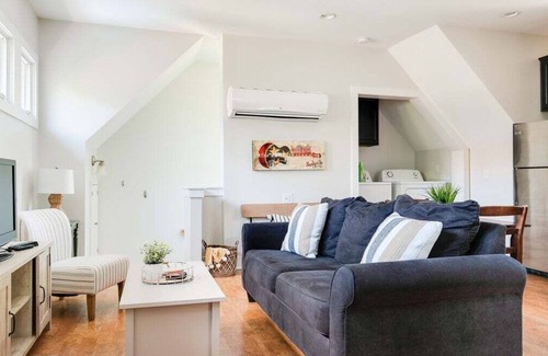 Eastwood Apartamento | East Nash Hideaway ~ Close to Everything!