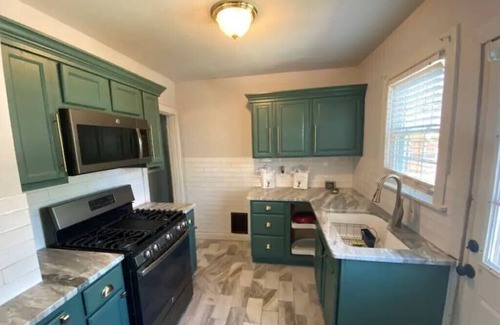 Greenwood Cabaña | East Nashville Cottage - Pet Friendly