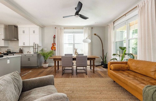 Inglewood Casa | East Nashville Creative Home with Natural Light & Photo Studio