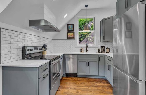 Greenwood Apartamento | East Nashville Greenwood Treehouse Close to DT!