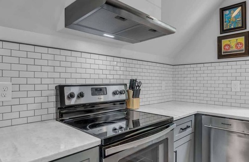 Greenwood Apartamento | East Nashville Greenwood Treehouse Close to DT!