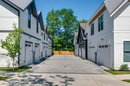 Greenwood Casa | East Nashville Homes for Family Gatherings