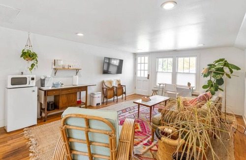 Inglewood Casa | East Nashville Loft in quiet walkable neighborhood