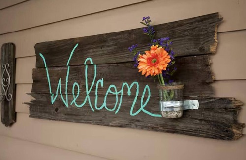 Lockeland Springs Cabaña | East Nashville - walk your dog to Downtown! Two short-end blocks to 5 Points!
