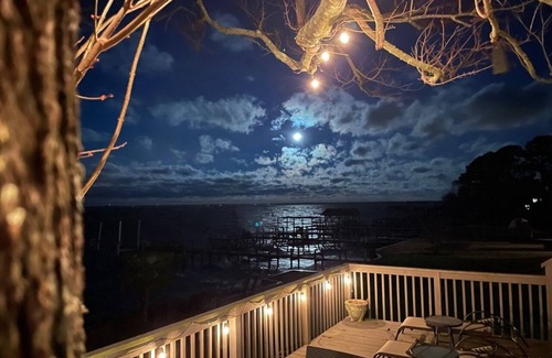 Edenton Casa | East of Edenton! Romantic sunset waterfront getaway on the Albemarle Sound!