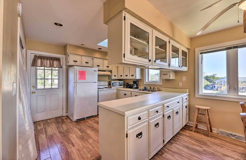 Emerald Isle Apartamento | 'east of the Sun' Beachside Apartment w/ Deck!