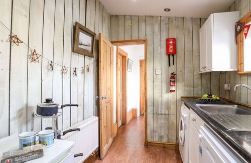 Llaneilian Casa | EAST POINT LYNAS LIGHTHOUSE KEEPER'S COTTAGE, pet friendly in Amlwch