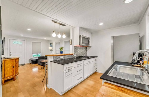 Chestnut Casa | East Side Blue Bonnet Cottage