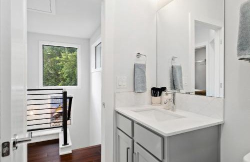 Blackshear-Prospect Hill Casa | East Side Haven - Blocks from Local Food Legends