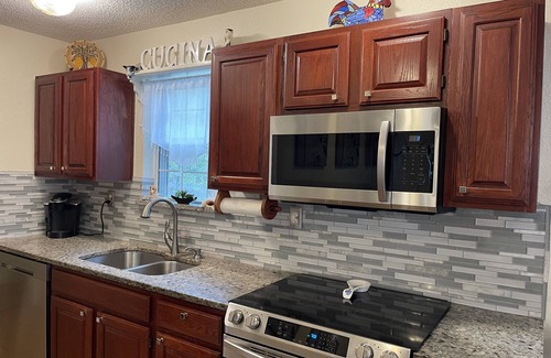 Murchison Casa | East Texas 2-Story House, only 17 miles to Canton, TX, 24 miles to Tyler, TX