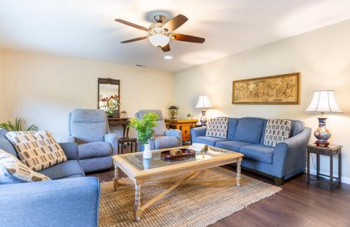 Montecito Casa | East Valley Manor by AvantStay Minutes to the Beach