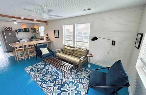 Carolina Beach Casa | Eastbound Historic Beach Cottage-A block from Beach and Boardwalk-Pet Friendly