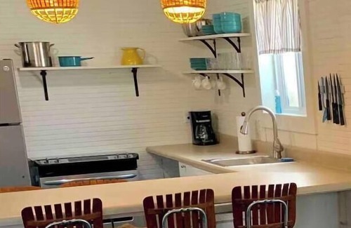 Carolina Beach Casa | Eastbound Historic Beach Cottage-A block from Beach and Boardwalk-Pet Friendly