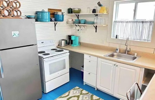 Carolina Beach Casa | Eastbound Historic Beach Cottage-A block from Beach and Boardwalk-Pet Friendly