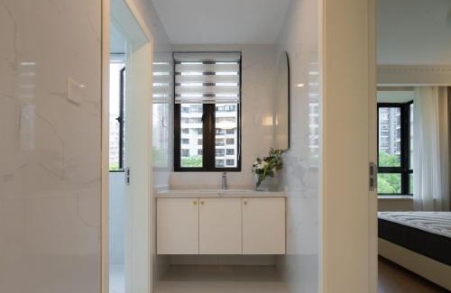 Huangpu Apartamento | Eastern Hub - Bund Branch Xintiandi and People's Square 3-Bedroom Apartment in Huangpu beautiful Garden