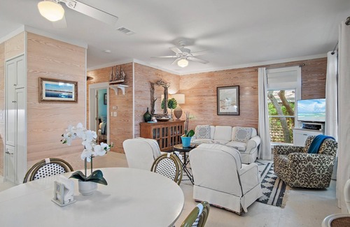 Seagrove Beach Casa | "Of Days Gone By": Cabaña de 2 dormitorios frente al lago