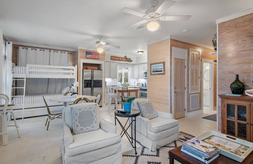 Seagrove Beach Casa | "Of Days Gone By": Cabaña de 2 dormitorios frente al lago