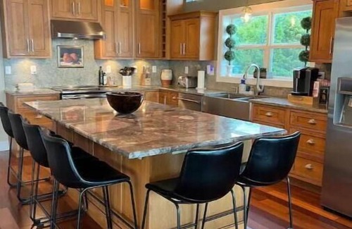 Hertford Otro | Waterfront Country Estate & Blueberry Farm-Mini Resort-Stunning Sunsets