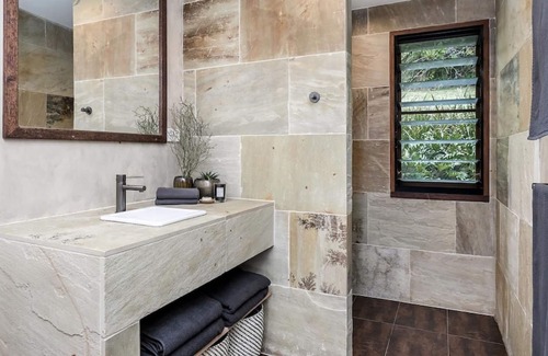 Montecollum Cabaña | EASTERN RISE-Unique Artisan home Byron Hinterland
