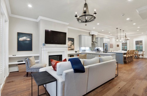 Hitch Village - Fred Wessels Homes Casa | Eastern Wharf Luxury | Heated Pool Access