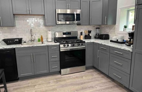 Lincoln-Lemington-Belmar Casa | Urban sanctuary with pool! Spacious, remodeled home sleeps up to 6. Free parking