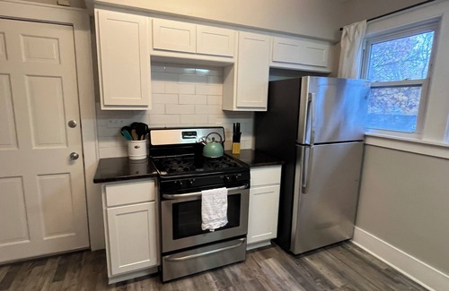 Syracuse Apartamento | Eastwood Hideaway- Peaceful upstairs unit in the heart of Syracuse