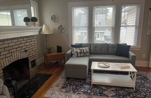 Syracuse Apartamento | Eastwood Hideaway- Peaceful upstairs unit in the heart of Syracuse