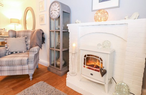 Maresfield Casa | EASTWOOD, romantic, character holiday cottage in Maresfield