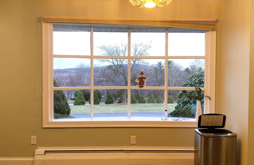 Readville Casa | Easy access! 1br, 5 min walk to T train, easy access to Highway