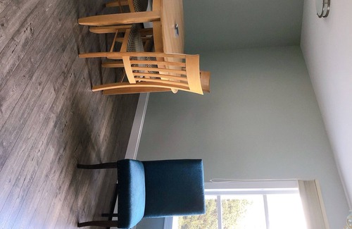 Readville Casa | Easy access! 1br, 5 min walk to T train, easy access to Highway