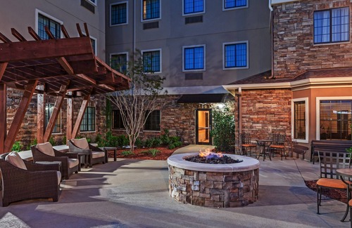Fossil Creek Apartamento | Fácil acceso al centro de convenciones | Desayuno gratis + piscina al aire libre