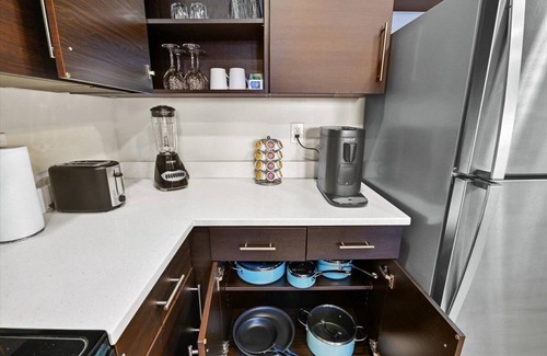 Suncrest Apartamento | Easy Access to I-15, Comfy Bed, Pool/Hot Tub, Gym