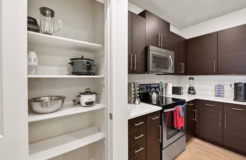 Suncrest Apartamento | Easy Access to I-15, Comfy Bed, Pool/Hot Tub, Gym