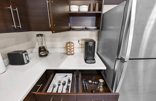 Suncrest Apartamento | Easy Access to I-15, Comfy Bed, Pool/Hot Tub, Gym