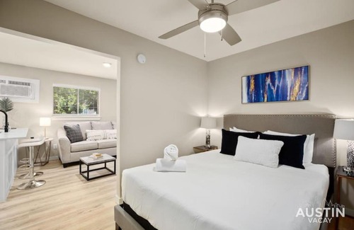 Austin Apartamento | Easy Access to UT Campus Shared Pool and Parking