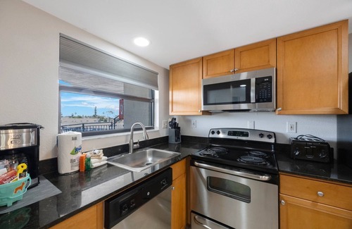Belle Vista Condominio | Easy Coastal Escape | Walk to Fun