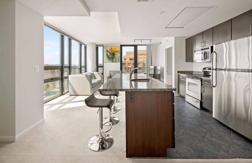 Pentagon City Apartamento | Easy Downtown DC Access , 2BR w/ Terrace + Gym