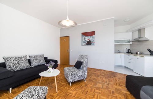 Blato Apartamento | Anfitriones fáciles, cerca de la playa. Hermosas vistas para ver y comida para comer, w