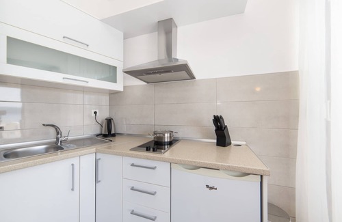 Blato Apartamento | Anfitriones fáciles, cerca de la playa. Hermosas vistas para ver y comida para comer, w