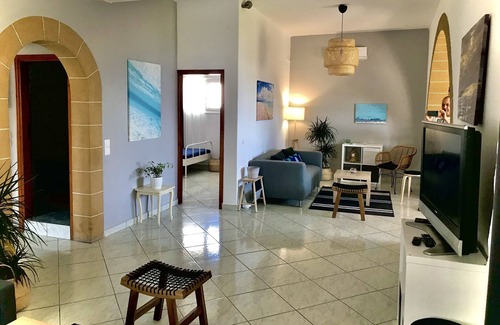 Kampos Casa | Easy to access and next to the two organized beaches of the island.