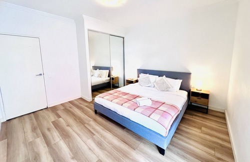 Turrella Apartamento | Easy to get into The city and airport by train, self check in and private entry