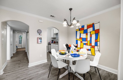 Arlington Apartamento | Easy walk to AT&T Stadium/Texas Live/Globe Life Field, Sleeps 12 Comfortably!