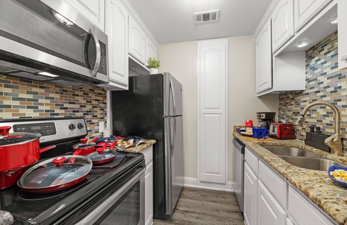 Arlington Apartamento | Easy walk to AT&T Stadium/Texas Live/Globe Life Field, Sleeps 12 Comfortably!