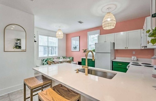 Seagrove Beach Casa | Easy Walk to Seagrove Beach: 'Beverly Bungalow'
