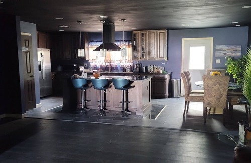 Vinton Casa | Eat Pray Love Country Living 3-bedroom house with AC in Vinton, LA.