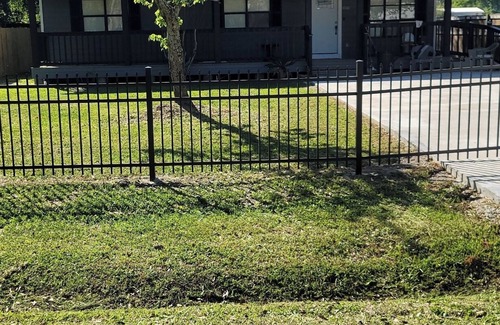 Vinton Casa | Eat Pray Love Country Living 3-bedroom house with AC in Vinton, LA.