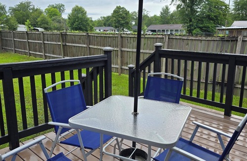 Vinton Casa | Eat Pray Love Country Living 3-bedroom house with AC in Vinton, LA.