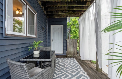 Whittier Casa | Eat Street Oasis with a luxury patio & fiber internet